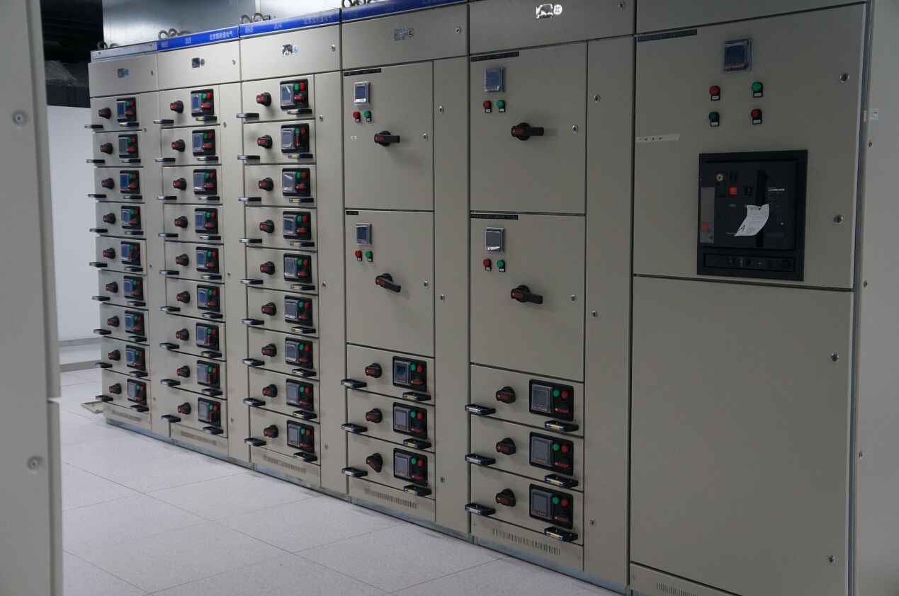 采用雙路市電、UPS、確保機房設備穩定運行